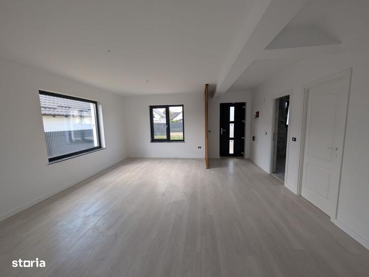 Casă cu 4 camere cu Teren 400 Mp în Central