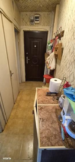 Apartament cu 3 camere semidecomandat în Circumvalațiunii