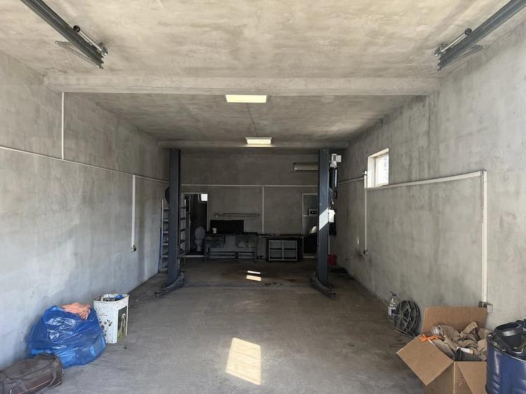 Spațiu comercial, de 80 mp, în Malu Mare