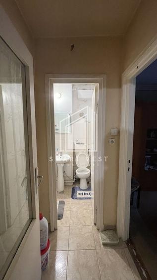 Apartament cu 4 camere semidecomandat, mobilat în Micro 15