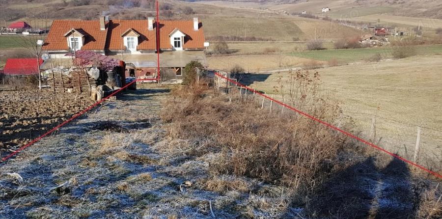 Casă cu 4 camere cu Teren 667 Mp în Poienița