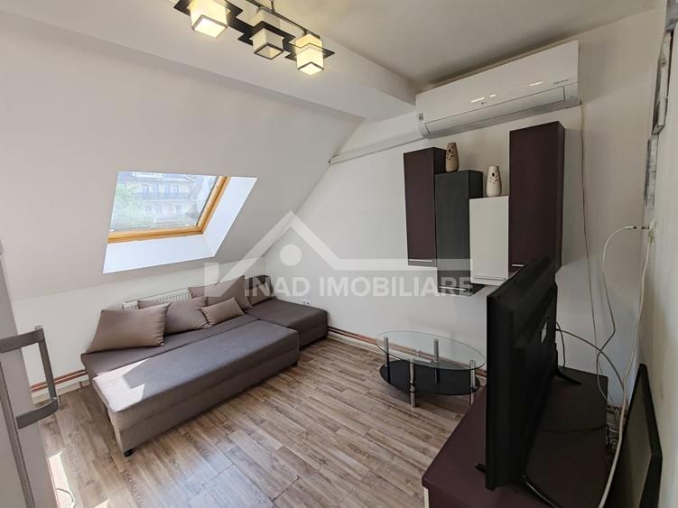 Apartament cu 3 camere semidecomandat, mobilat în Zorilor