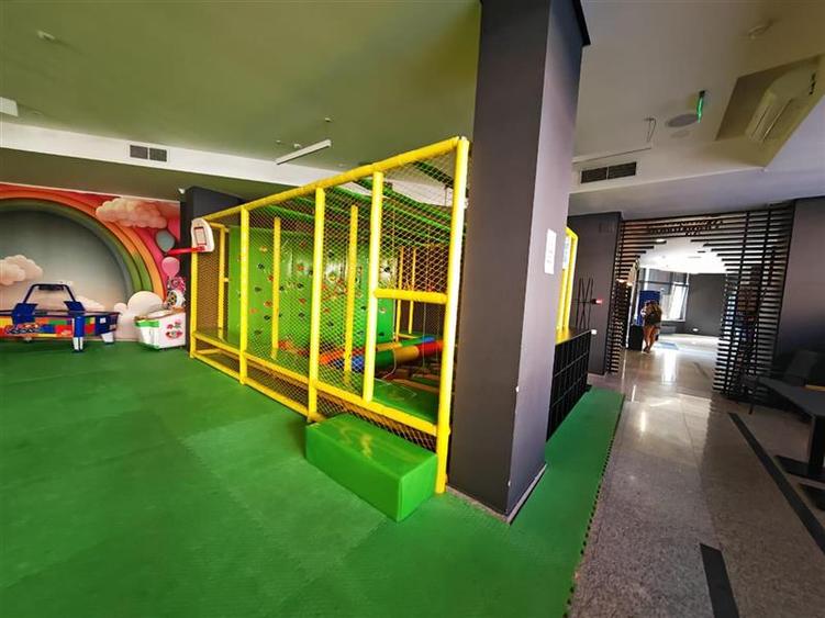 Spațiu comercial, de 183 mp, în Central