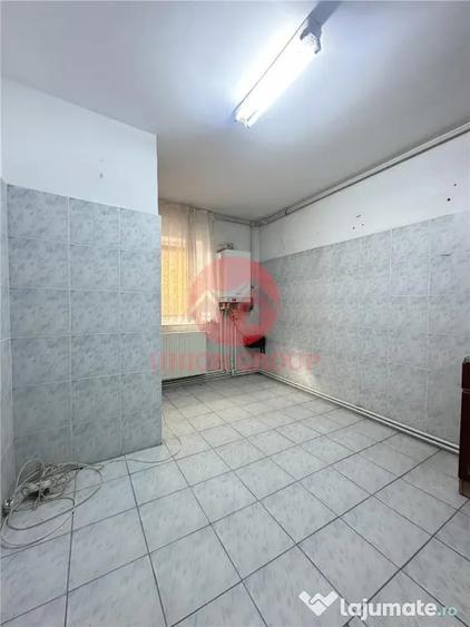 Apartament cu 4 camere decomandat în Km 4