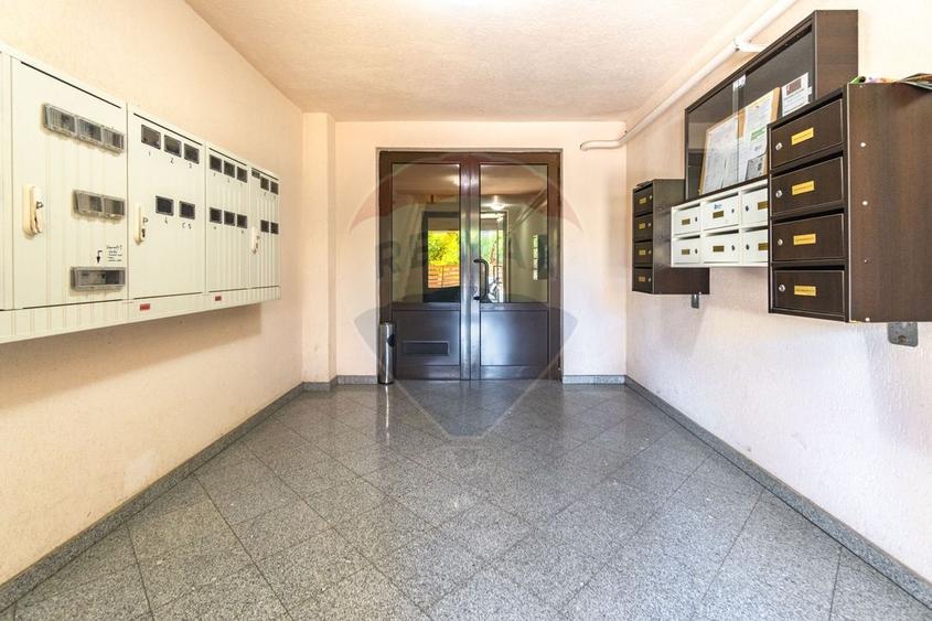 Apartament cu 2 camere decomandat în Tractorul