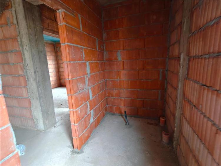 Duplex cu 4 camere cu Canalizare în Moșnița Nouă