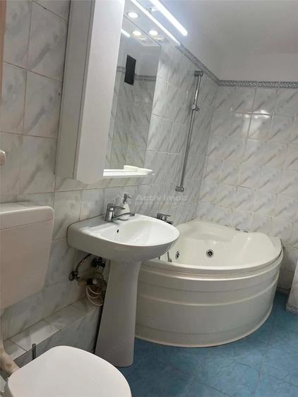 Apartament cu 4 camere decomandat în Nerva Traian