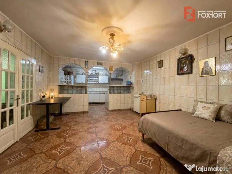 Casă cu 8 camere cu Teren 1649 Mp în Aradul Nou