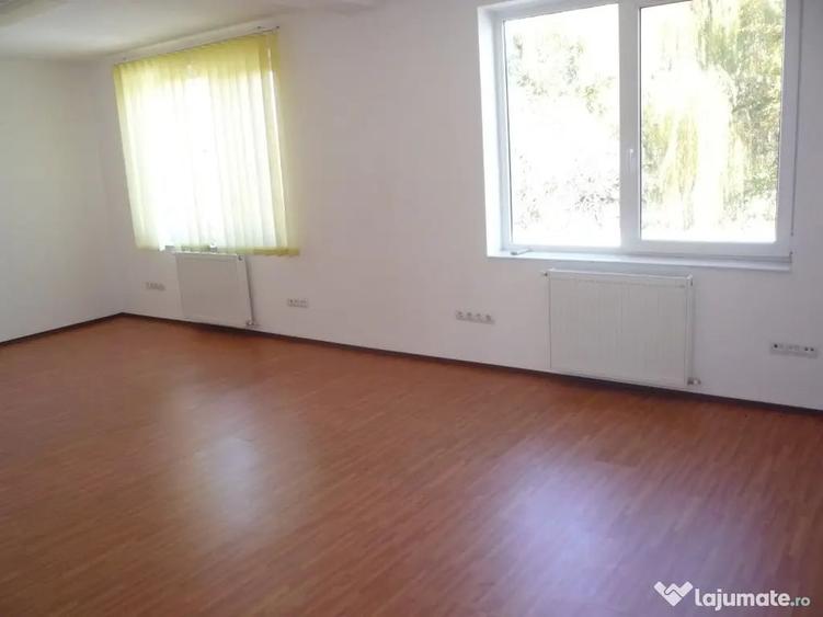 Spațiu comercial, de 950 mp, în Central