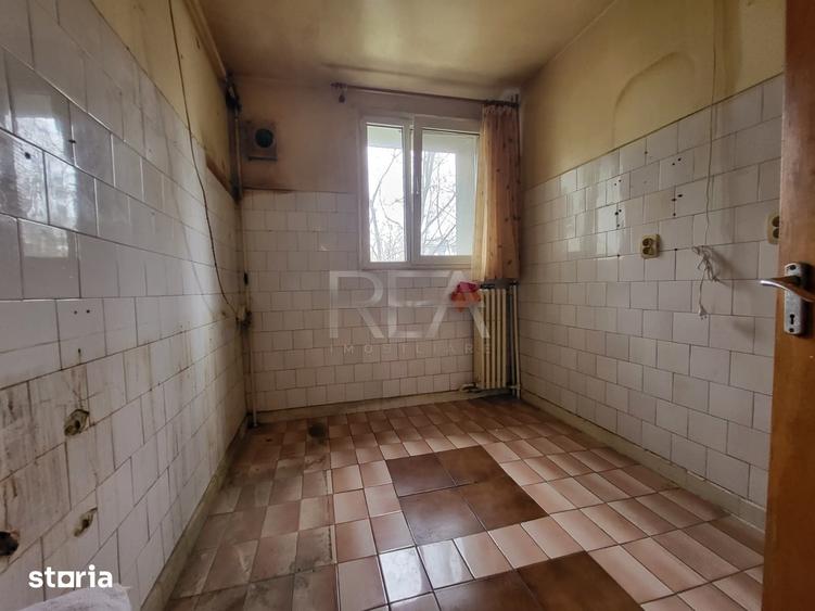 Apartament cu 4 camere semidecomandat în Sălăjan