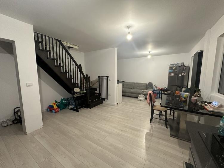 Apartament cu 4 camere decomandat în George Enescu