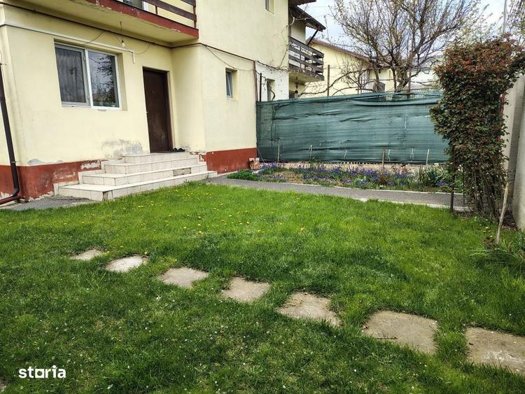 Casă cu 3 camere cu Canalizare în Central