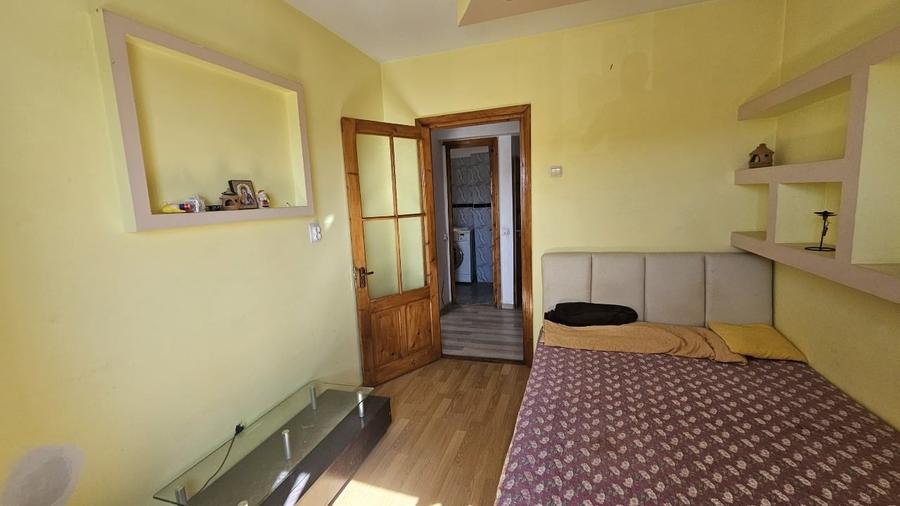 Apartament cu 3 camere decomandat, mobilat în Baza 3