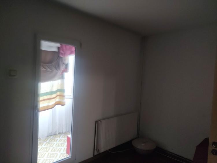 De vanzare apartament 3 camere - 4