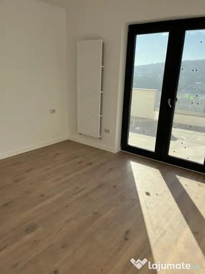Apartament cu 3 camere decomandat în Parc Zăvoi