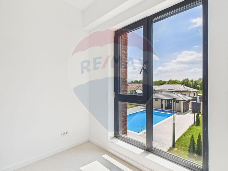 Apartament cu 4 camere semidecomandat în Tunari