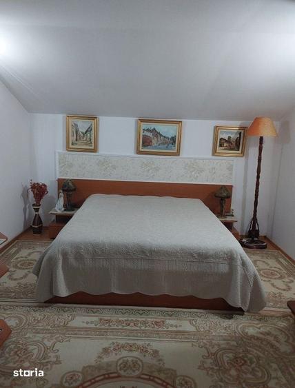 Casă cu 10 camere cu Teren 601 Mp în Sud