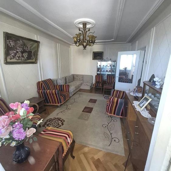 Apartament cu 3 camere decomandat în Bălcescu
