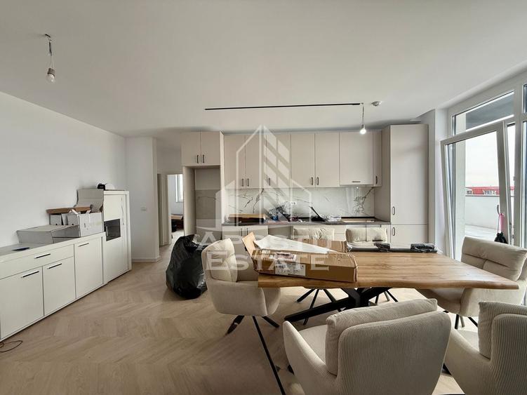 Apartament cu 3 camere semidecomandat, mobilat în Aradului