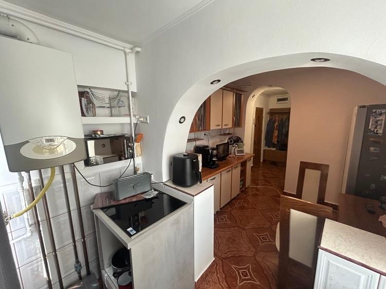 Apartament cu 3 camere decomandat, mobilat în Steaua