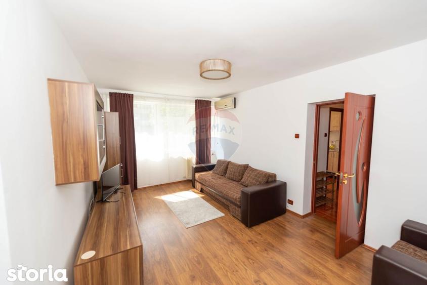 Apartament cu 3 camere semidecomandat, mobilat în Titan
