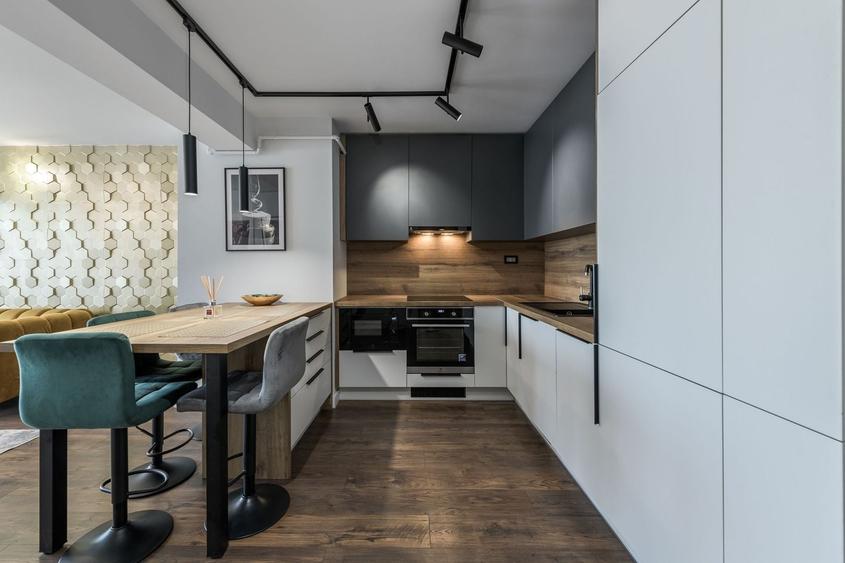 Apartament cu 3 camere semidecomandat, mobilat în Zorilor