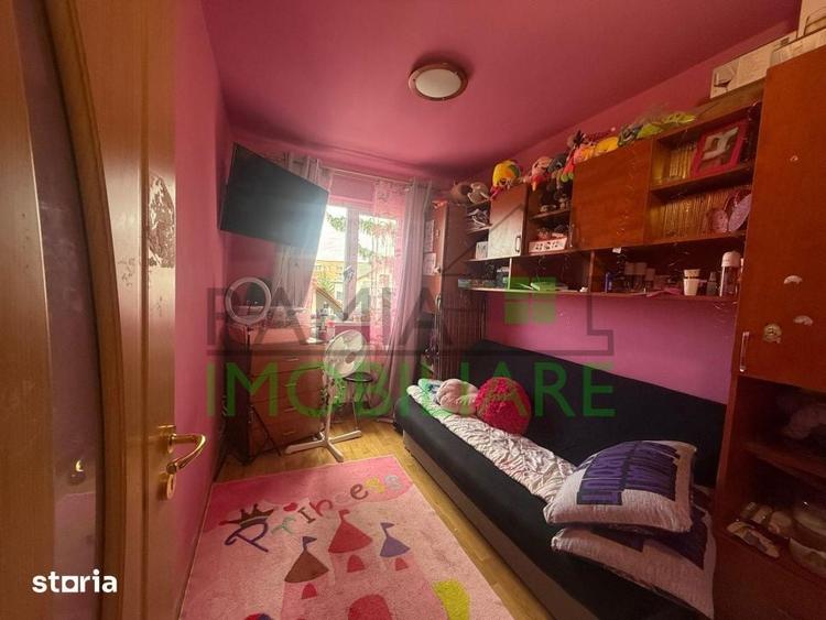 Apartament cu 3 camere semidecomandat, mobilat în Florilor