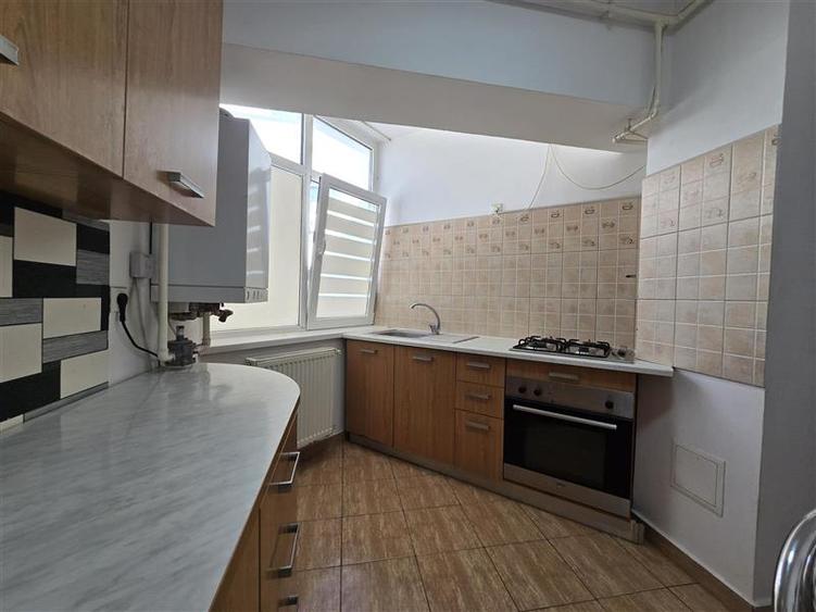 Apartament cu 2 camere semidecomandat, mobilat în 9 Mai