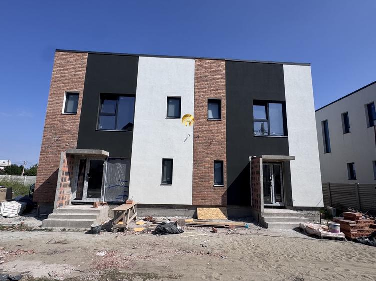 Duplex cu 4 camere cu Teren 200 Mp în Otopeni