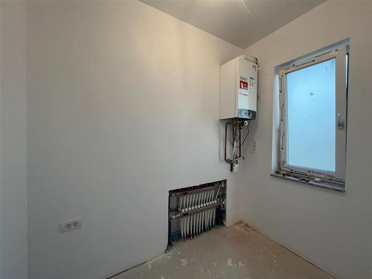 Casă cu 4 camere cu Teren 471 Mp în Cihei