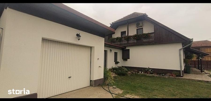 Casă cu 5 camere cu Teren 1000 Mp în Sălard