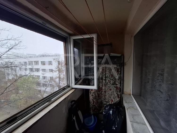 Apartament cu 3 camere decomandat în Drumul Taberei