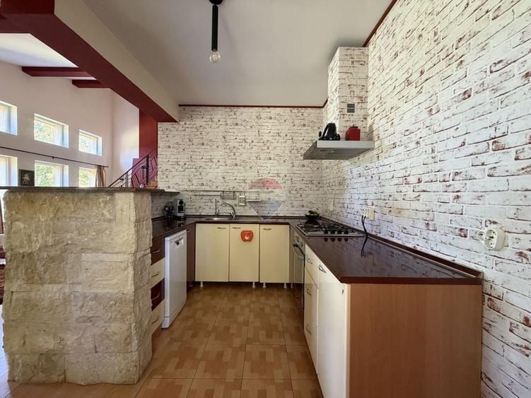 Casă individuală cu 8 camere cu Teren 1947 Mp în Corbeanca