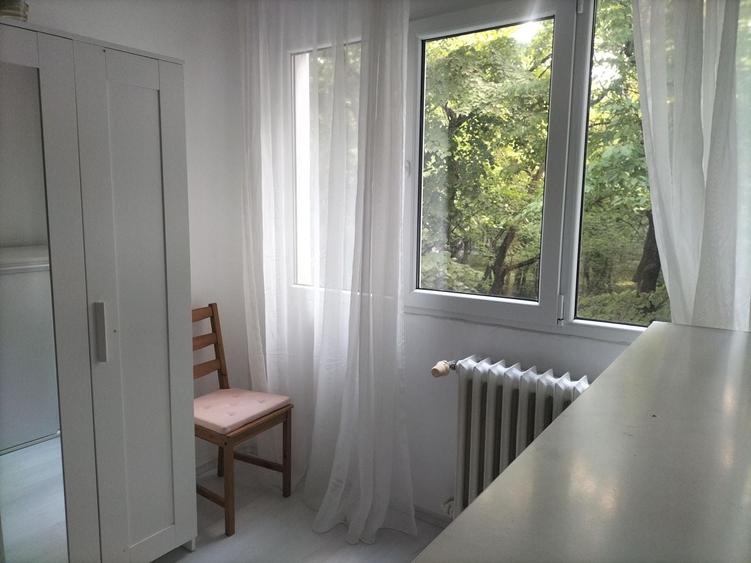 Apartament cu 3 camere semidecomandat în Brâncoveanu