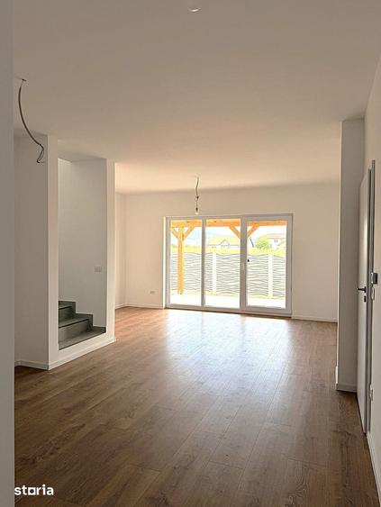Casă cu 5 camere cu Teren 370 Mp în Central