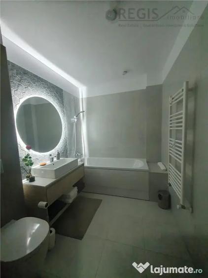 Apartament cu 3 camere decomandat în Sud