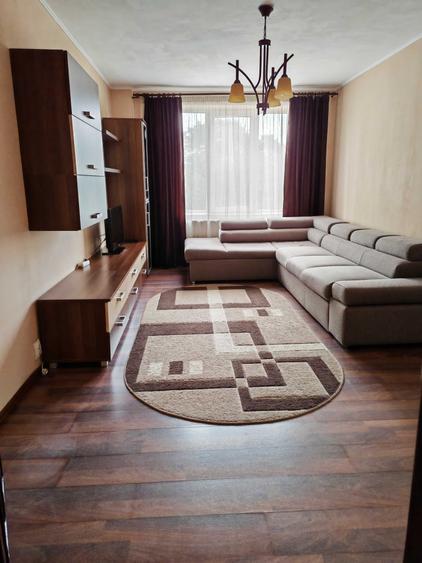 Apartament cu 3 camere semidecomandat în Rogerius