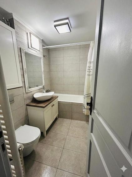 Apartament cu 3 camere decomandat în Micro 16