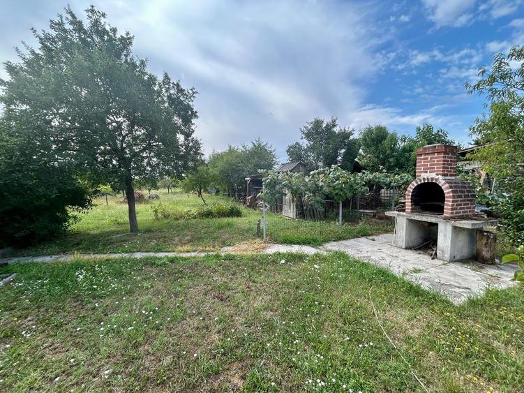 Casă cu 2 camere cu Garaj în Central
