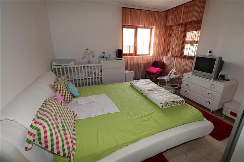 Casă individuală cu 5 camere cu Teren 2795 Mp în Budești