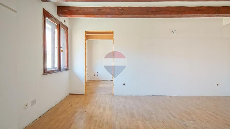 Apartament cu 3 camere nedecomandat în Centrul Istoric