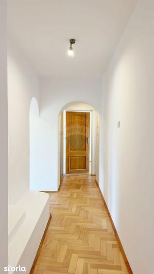 Apartament cu 4 camere decomandat în Decebal