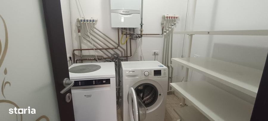 Casă cu 10 camere cu Teren 1274 Mp în Calea București