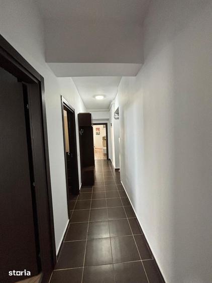Apartament cu 3 camere în Apărătorii Patriei