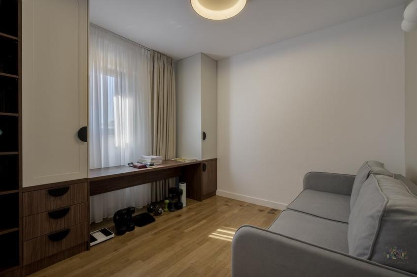 Apartament cu 4 camere semidecomandat în Eminescu