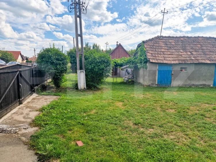 Casă cu 2 camere cu Teren 8290 Mp în Iclod