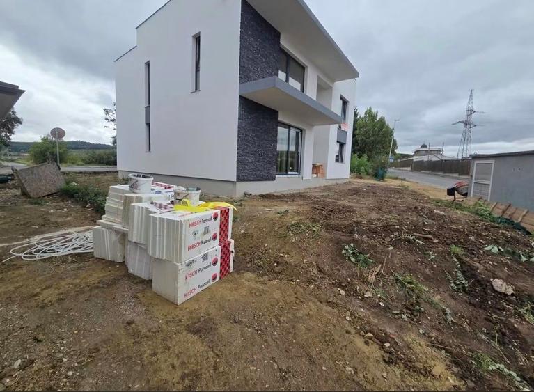 Casă cu 3 camere în Europa