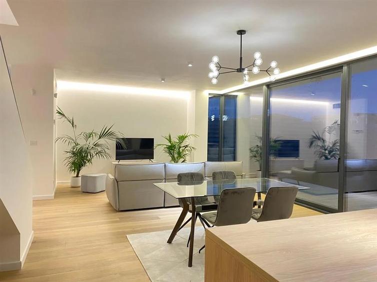 Casă individuală cu 5 camere cu Garaj în Pipera
