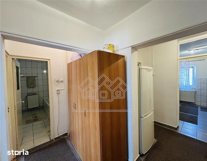 Apartament cu 3 camere decomandat în Terezian