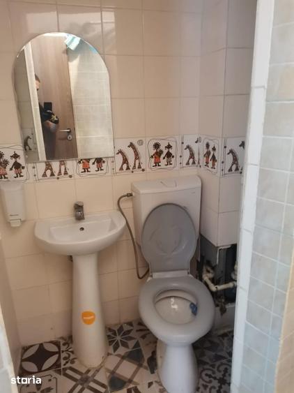 Casă cu 5 camere cu Teren 150 Mp în Roșu